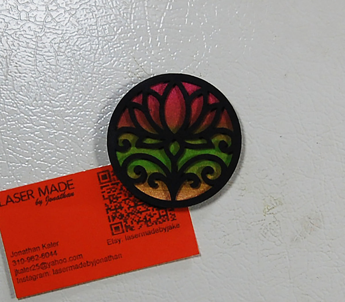 Round hand-painted basswood flower magnet